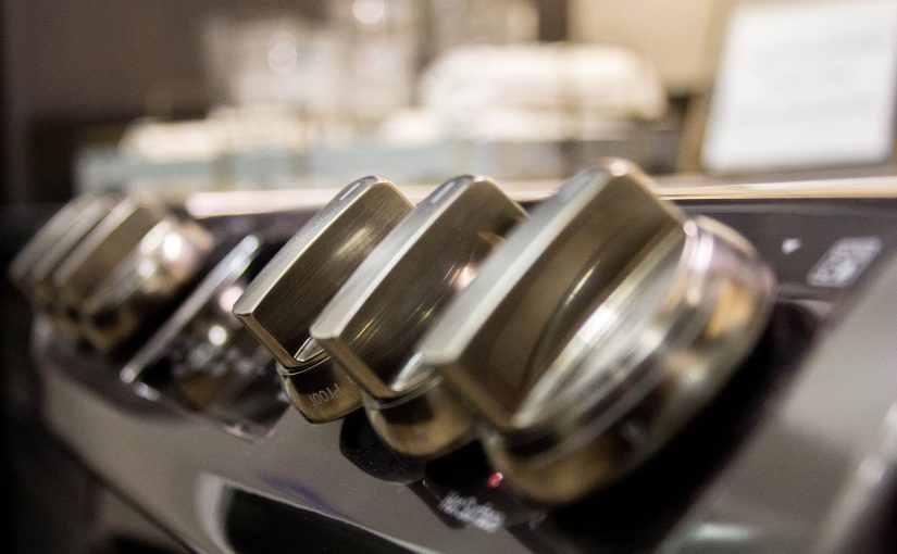 Nagła awaria AGD – lodówka przestaje chłodzić, pralka wypuszcza wodę. Jak reagować?